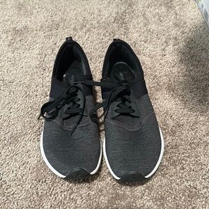New Balance Tennis shoes in used but good condition